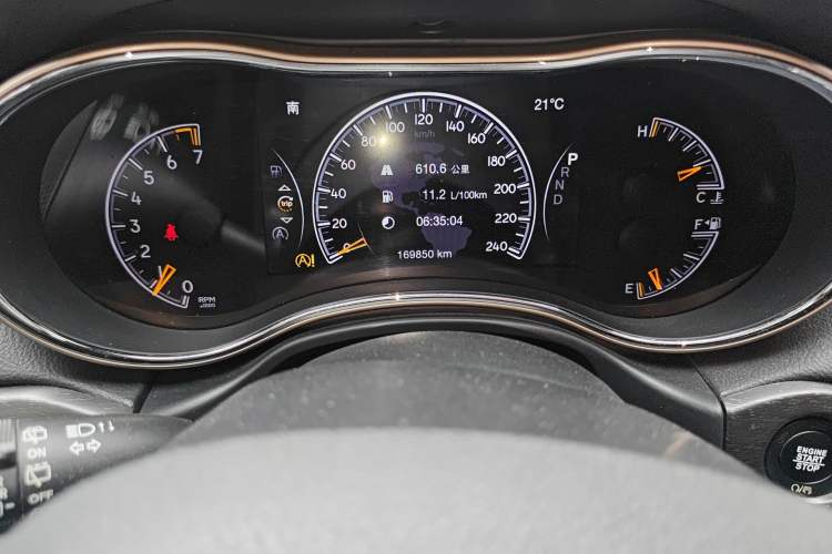 Used Jeep Grand Cherokee 2016 3.0L Comfort Navigation Edition Odometer Close Up