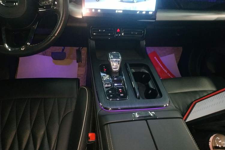 Used GAC Trumpchi GS8 2022 Dual-Engine Series 2.0TM Four-Wheel Drive Prestige Edition (6 Seats) Gear Lever