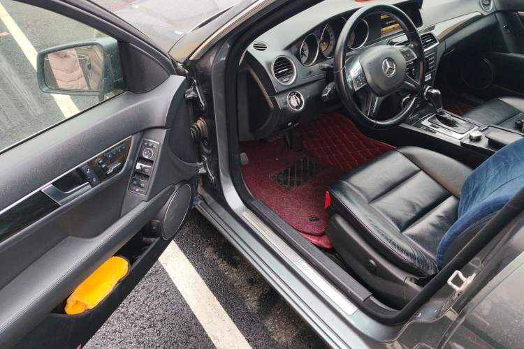 Used Mercedes-Benz C-Class 2011 C 200 CGI Fashion Model