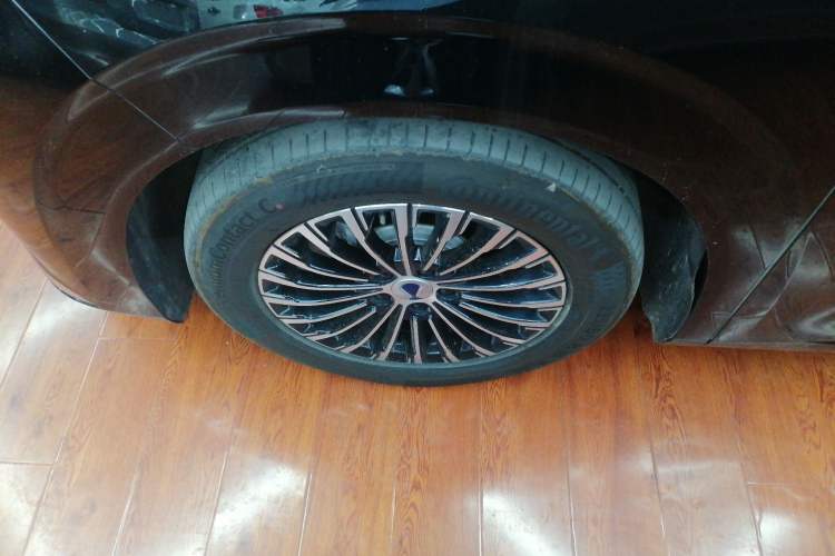 Used Denza D9 2022 EV 600 Four-Wheel Drive Prestige Model
