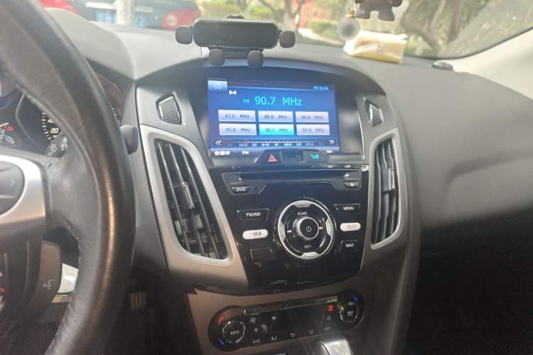 Used Ford Focus 2012 Sedan 1.6L Automatic Fashion Edition