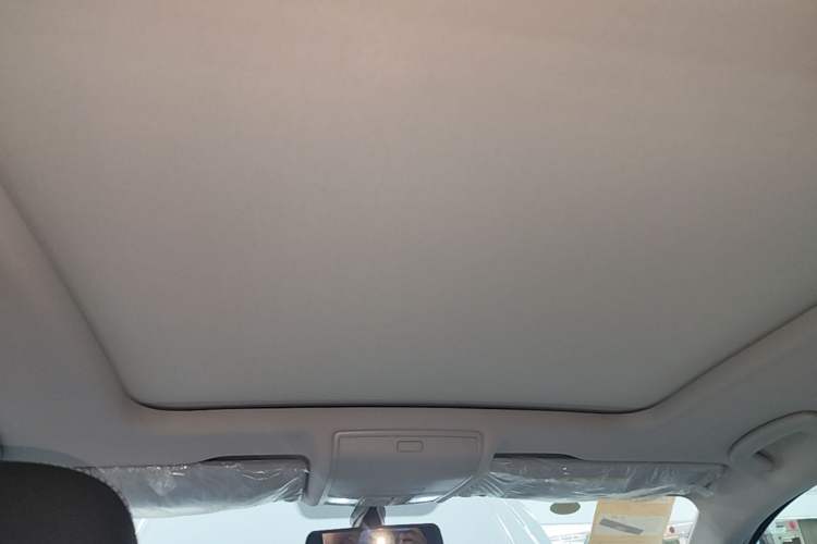 Used Volkswagen Tiguan L 2025 Model, Outstanding Version, 300TSI Automatic Two-Wheel Drive Longteng Edition
