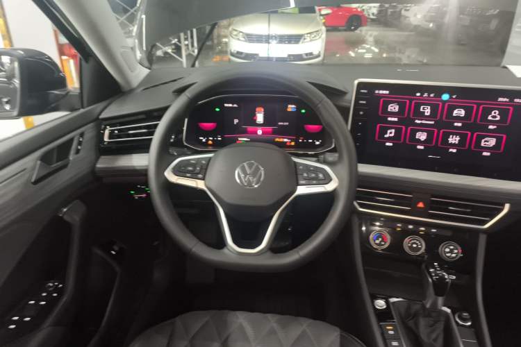 Used Volkswagen Sagitar 2025 300TSI DSG Excellence Edition Steering Wheel