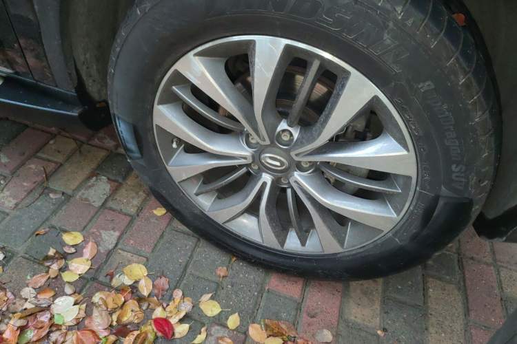 Used GAC Trumpchi GS8 2017 320T Four-Wheel Drive Luxury Smart Connectivity Version (7 Seats) Right Front Wheel Hub