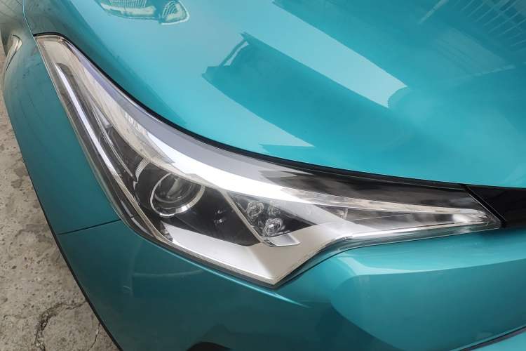 Used Toyota C-HR 2018 2.0L Leading Edition China V-standard Right Front Headlight