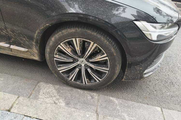 Used Volvo S90 New Energy 2022 T8 eDrive Hybrid Luxury Edition Right Front Wheel Hub