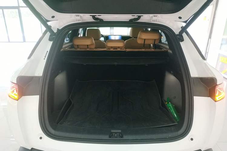 Used BYD Song L DM-i 2024 112 km Beyond Edition
