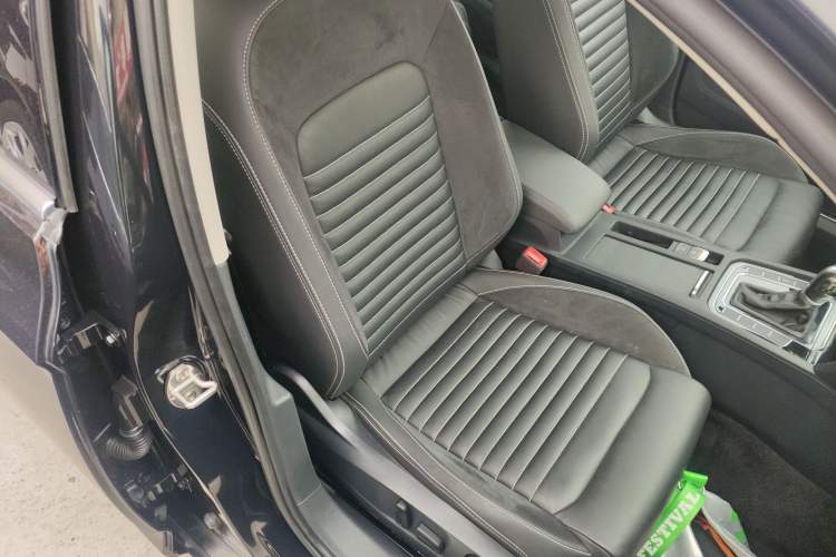 Used Volkswagen Magotan 2020 280TSI DSG Leading Edition Right Front Seat