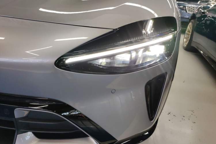 Used Xiaomi Auto YU7 2025 Ultra-Long Range High-Performance All-Wheel-Drive Max Edition Left Front Headlight