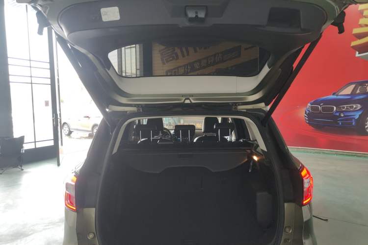 Used Ford Kuga 2017 EcoBoost 245 Four-Wheel-Drive Sport Model Trunk