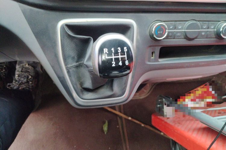 Used SAIC MAXUS Xintu V80 2023 2.0T Manual Classic Aoyuntong Long Wheelbase Mid-Height 6/7/8/9-Seater
