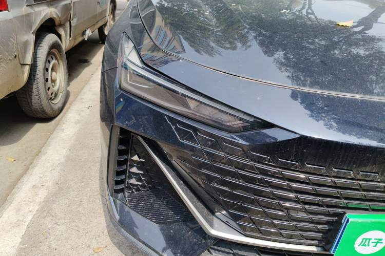 Used CHANGAN UNI-V 2023 1.5T Prestige Model
