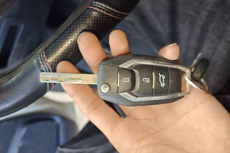 Used SAIC MAXUS EV30 2019 City Logistics Vehicle Fast Delivery Version Long Wheelbase Mengguli 35 kWh