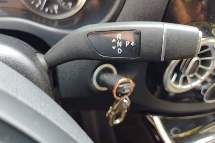 Used Mercedes-Benz Vito 2023 2.0T Elite Version 7 Seats