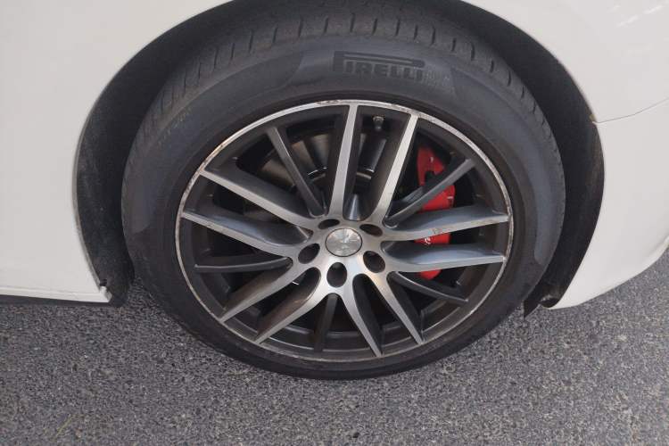 Used Maserati Ghibli 2017 3.0T Standard Edition Right Front Wheel Hub