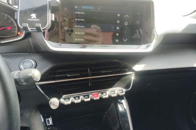 Used Peugeot 2008 2022 230THP THE ONE Audio And AC Panel