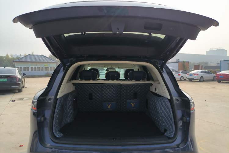 Used VOYAH FREE 2021 Four-Wheel Drive Standard Range-Extended Exclusive Luxury Package Trunk