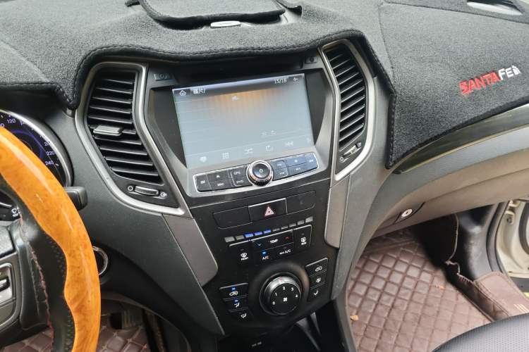 Used Hyundai Santa Fe 2013 2.4L Automatic 2WD Comfort Edition Audio And AC Panel