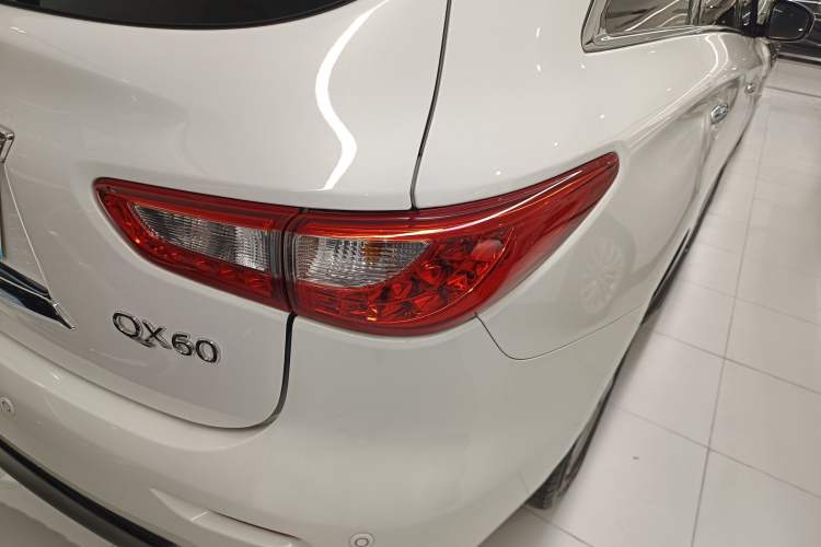 Used Infiniti QX60 2014 2.5 S/C Hybrid All-Wheel-Drive Versatile Edition
