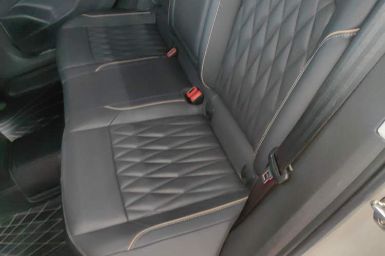 Used Volkswagen Passat New Energy 2020 430 PHEV Hybrid Luxury Edition China VI Standard Left Rear Seat