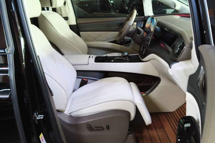 Used Denza D9 2022 DM-i 970 Four-Wheel Drive Flagship Model Right Front Seat