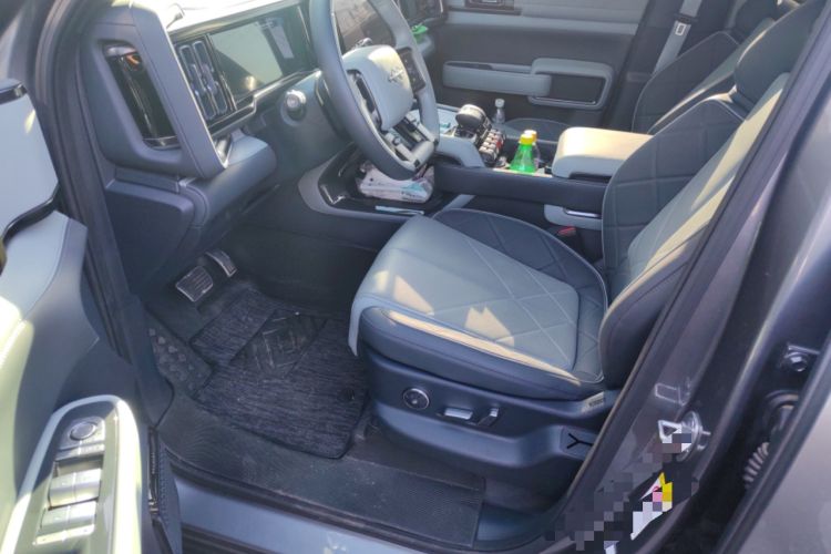 Used Formula Leopard 5 2023 Navigator Edition
