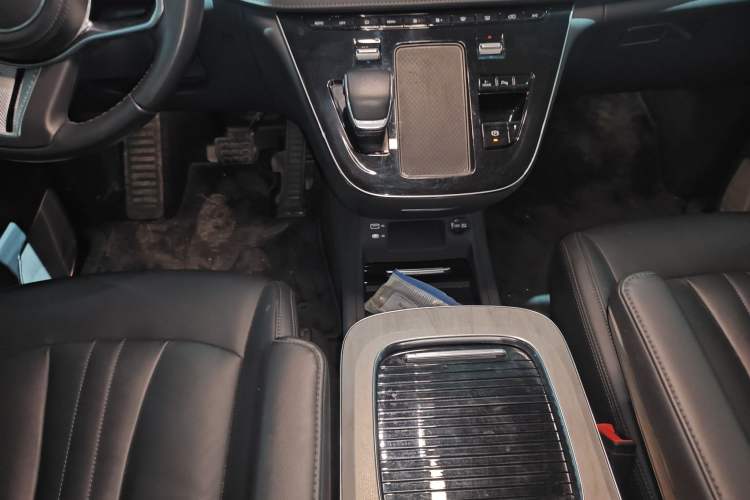 Used Hongqi HQ9 PHEV 2024 2.0T Four-Wheel Drive Business Edition
