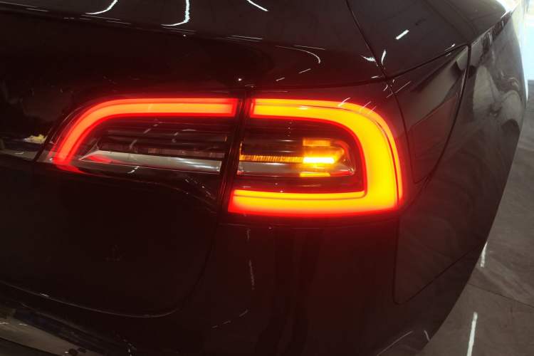 Used Tesla Model 3 2019 Long-Range Rear-Wheel-Drive Version Right Rear Taillight