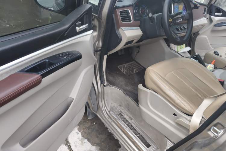 Used FORTHING Lingzhi M5 2020 Comfort Model 7 Seats Driver Seat