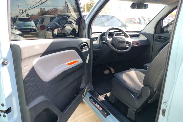 Used Wuling Hongguang MINIEV 2020 Zizai Version Lithium-NMC Driver Seat