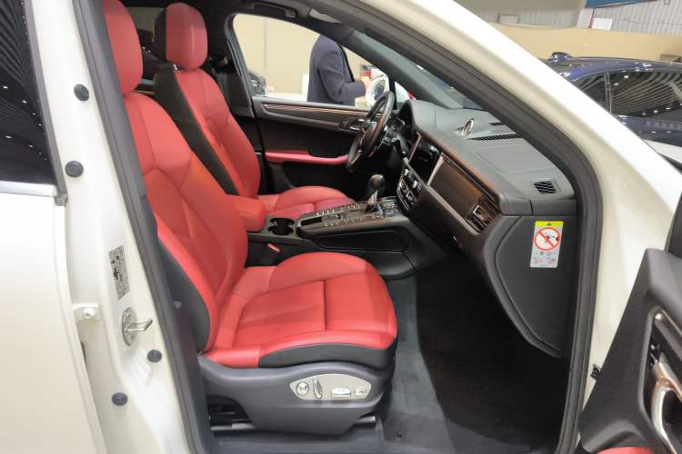 Used Porsche Macan 2018 Macan 2.0T Right Front Seat