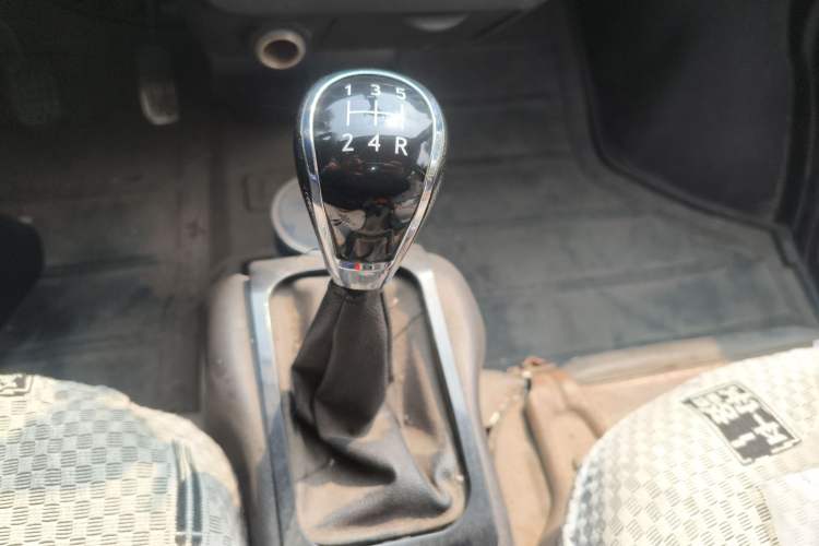 Used Wuling Rongguang 2014 1.2L S Base Model
