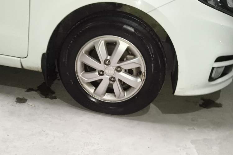 Used Kia K2 2015 Sedan 1.4L Manual Transmission GL Right Front Wheel Hub