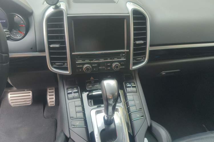 Used Porsche Cayenne 2014 Cayenne Platinum Edition 3.0T Audio And AC Panel