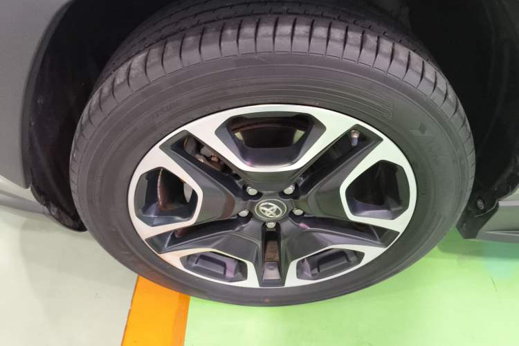 Used Toyota RAV4 2021 2.0L CVT Two-Wheel Drive Prestige Edition Left Front Wheel Hub