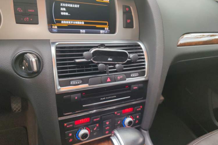 Used Audi Q7 2014 35 TFSI Sport Edition Audio And AC Panel