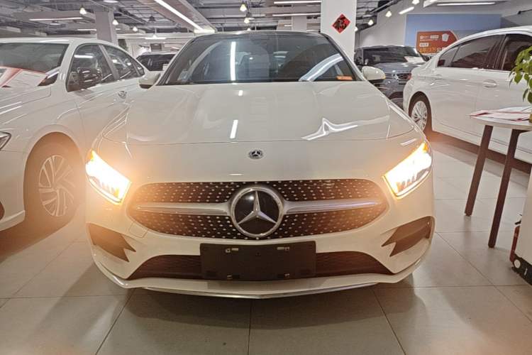 Used Mercedes-Benz A-Class 2022 Revised Version A 200 L Sport Sedan Fashionable Style
