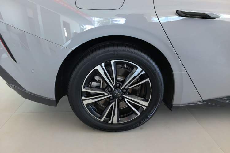 Used Hongqi EH7 2024 820 Pro Right Rear Wheel Hub