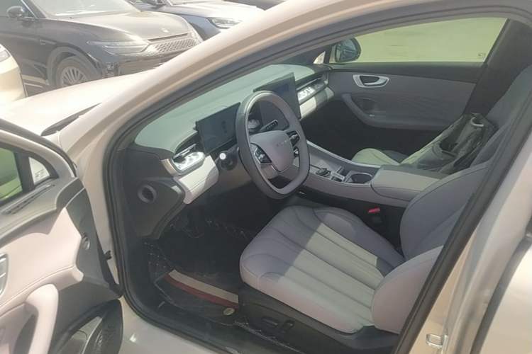 Used Roewe M7 DMH 2025 Model 160km Premium Version
