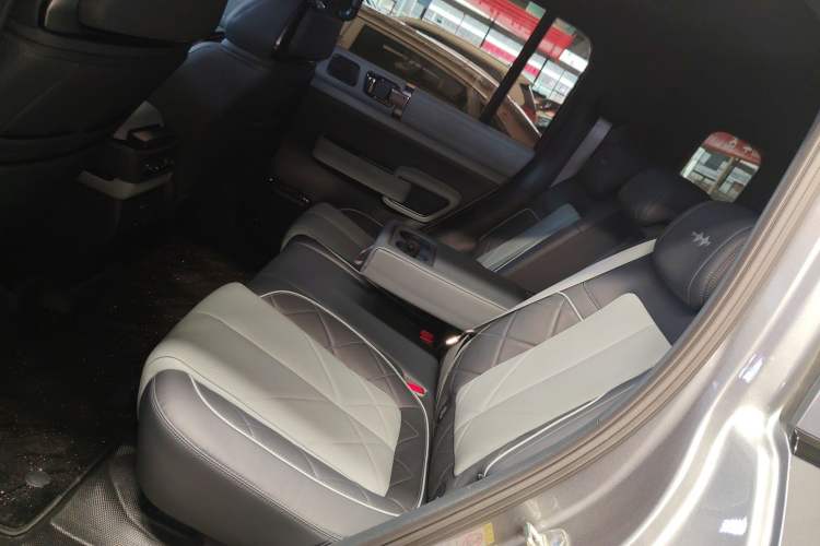 Used Formula Leopard 5 2023 Navigator Edition Left Rear Seat