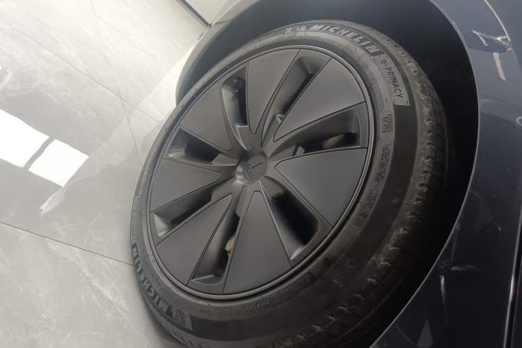 Used Tesla Model 3 2023 Rear-Wheel-Drive Version Right Rear Wheel Hub