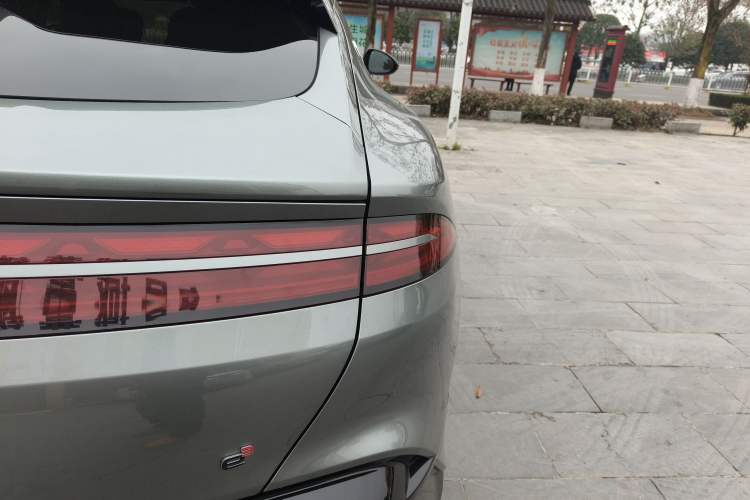 Used Denza Z9GT 2024 1100 Four-Wheel Drive Max Edition Right Rear Taillight