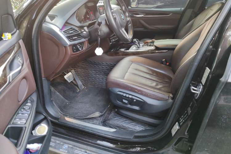 Used BMW X5 2017 xDrive28i
