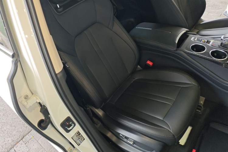 Used Hongqi HS3 PHEV 2024 PHEV 115km Jingwei Edition
