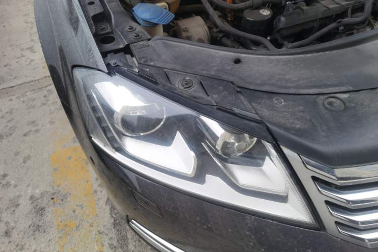 Used Volkswagen Magotan 2013 2.0 TSI Prestige Model
