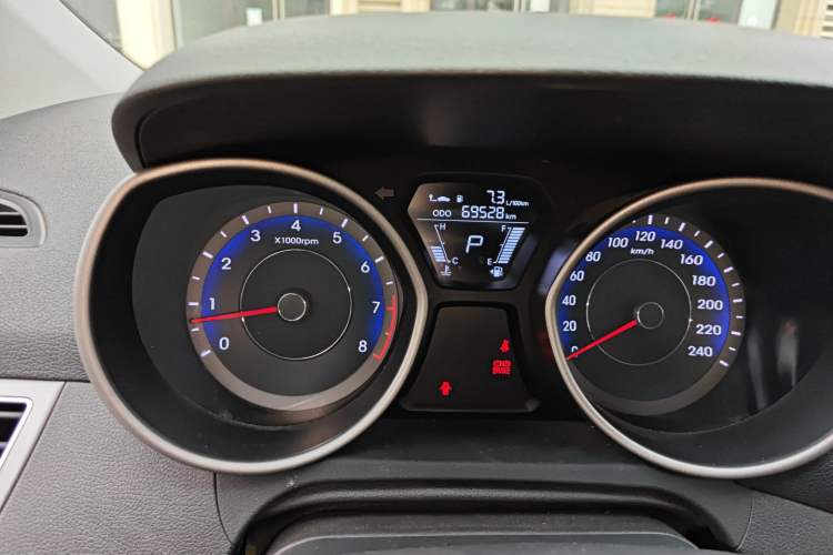 Used Hyundai Elantra (5th Generation / Langdong) 2016 1.6L Automatic Smart Version Odometer Close Up