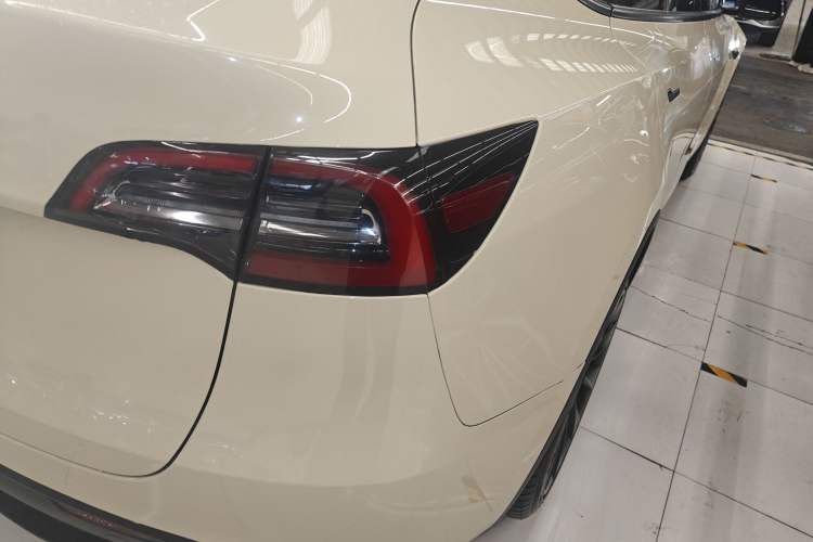 Used Tesla Model Y 2022 Long-Range All-Wheel-Drive Version