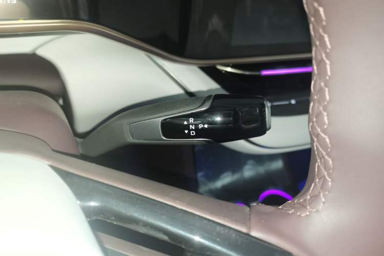 Used Hongqi EH7 2024 640 Pro+ All-Wheel Drive Gear Lever