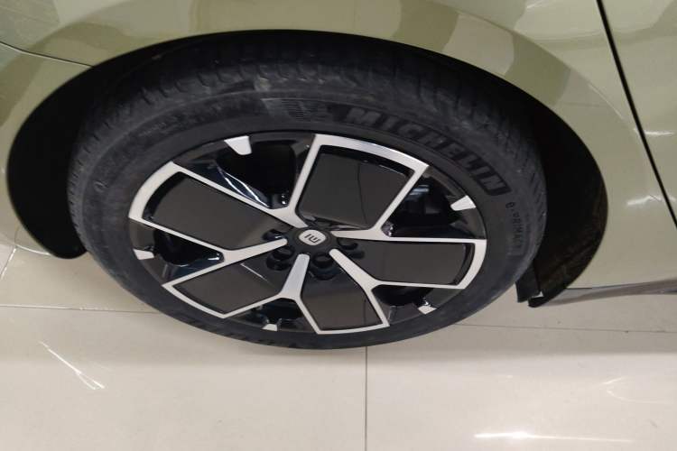 Used Xiaomi Auto SU7 2024 Rear-Drive Standard Founder Edition
