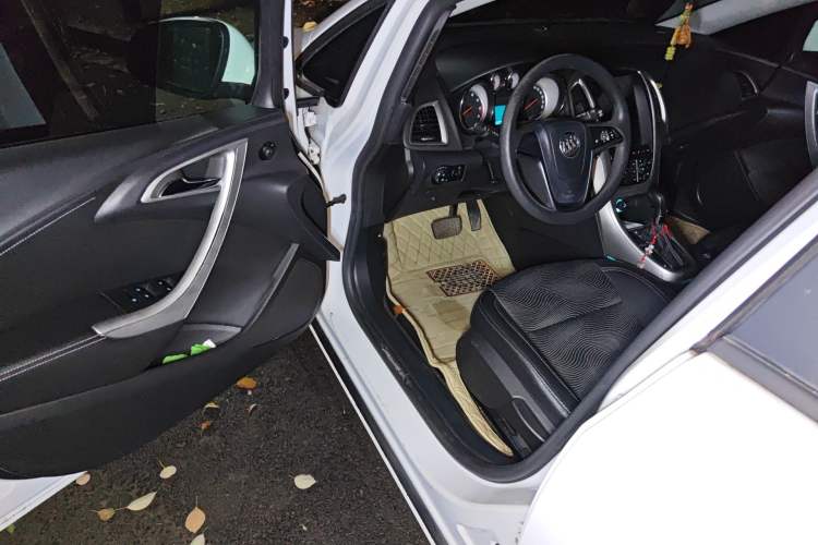 Used Buick GT 2013 XT 1.6L Automatic Fashion Edition Driver Seat